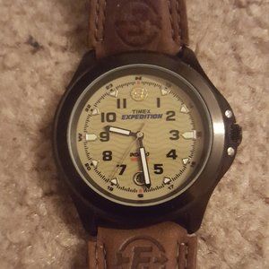 Timex watch with Indiglo in excellent condition. Leather band in great shape